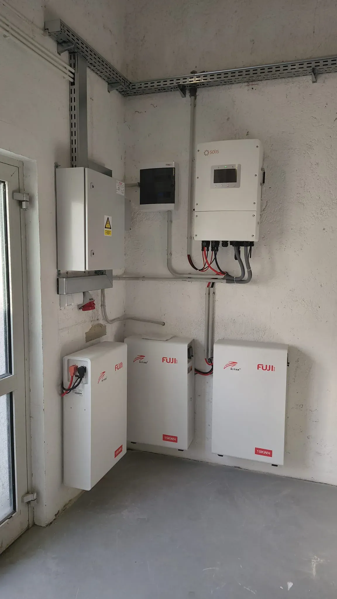 Solis pretvarač i tri Fuji 15kWh baterije, kompletni sustav za pohranu energije